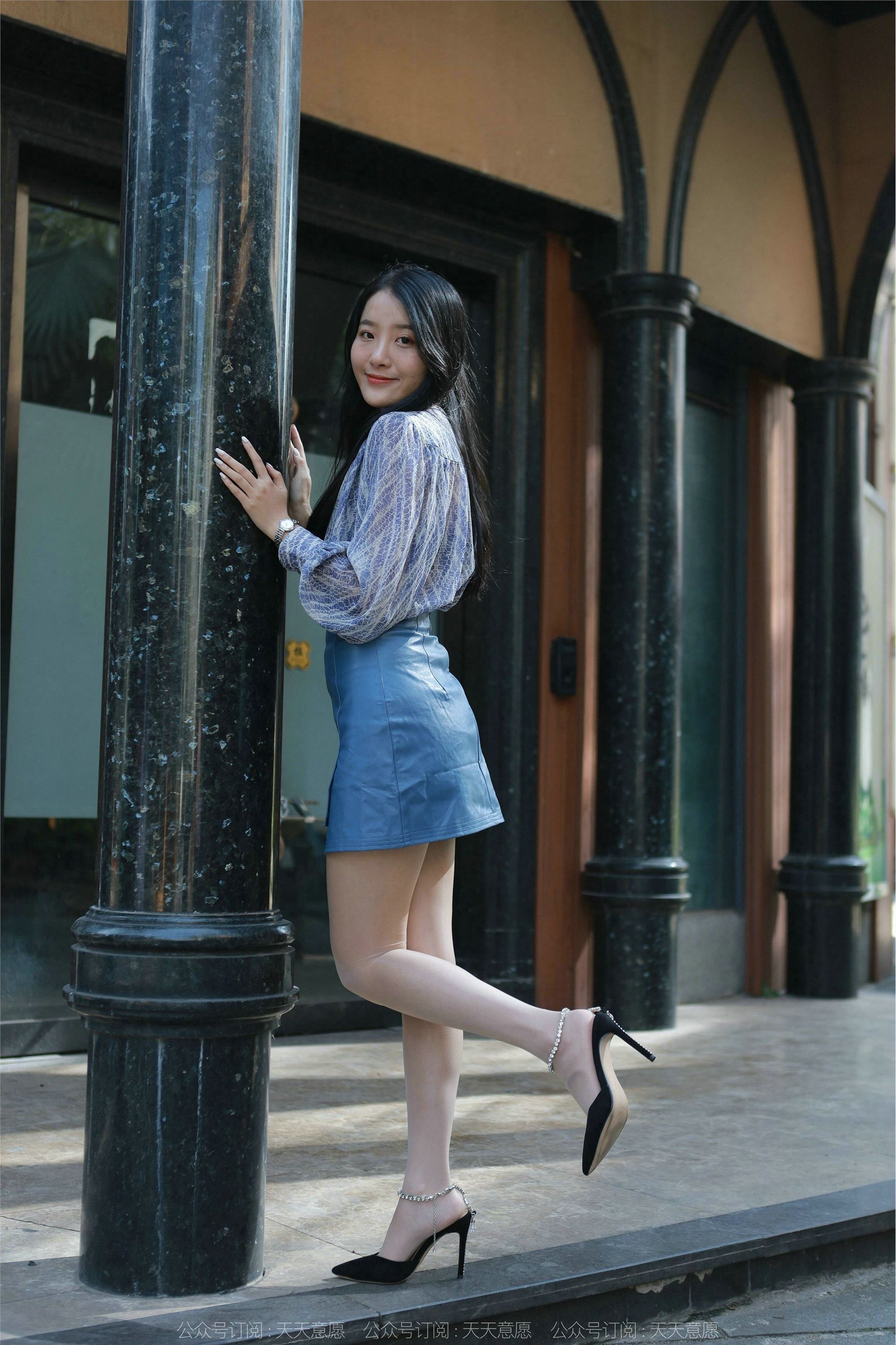 IESS异思趣向  2022.02.02 丝享家995：婉萍《油亮蓝色短裙》